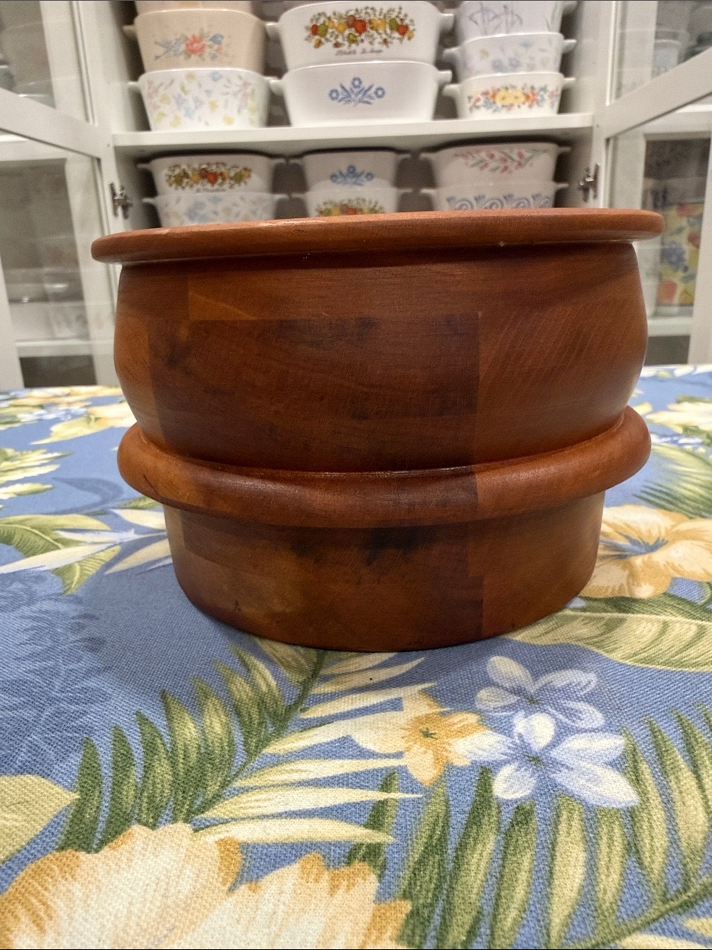 Round Wooden Serving Bowl in Brown with Ring Accent